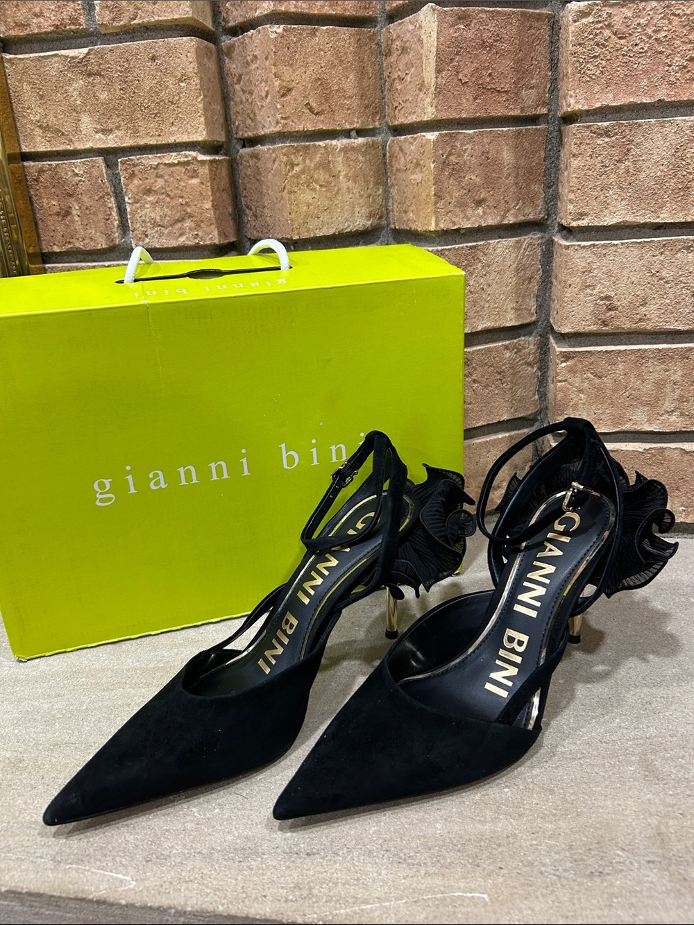 Gianni Bini Bradley Black Suede Ruffle Detail Women’s Pumps Size 9.5